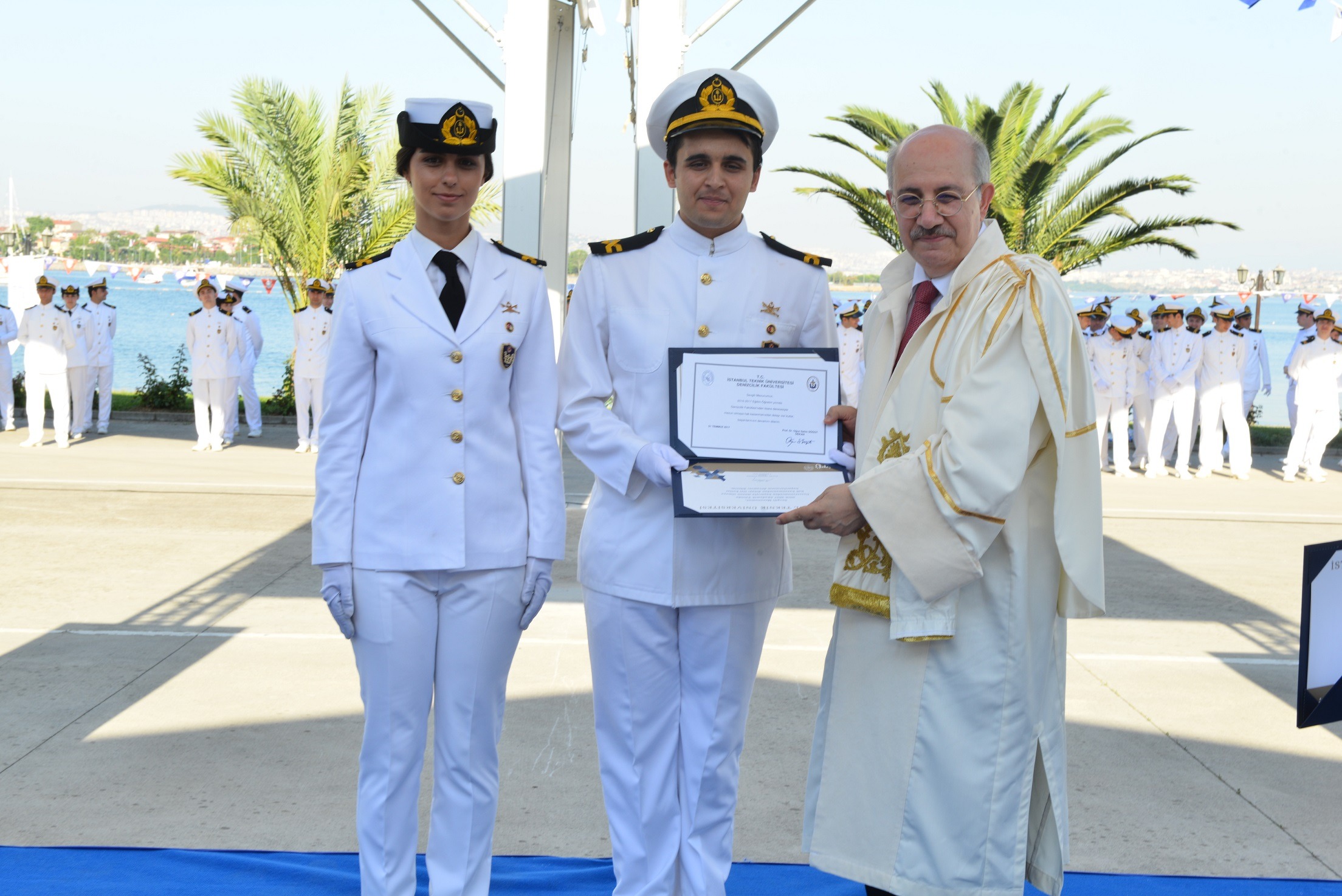 İTÜ Denizcilik Fakültesinde Mezuniyet Heyecanı İTÜ Denizcilik Fakültesinde Mezuniyet Heyecanı