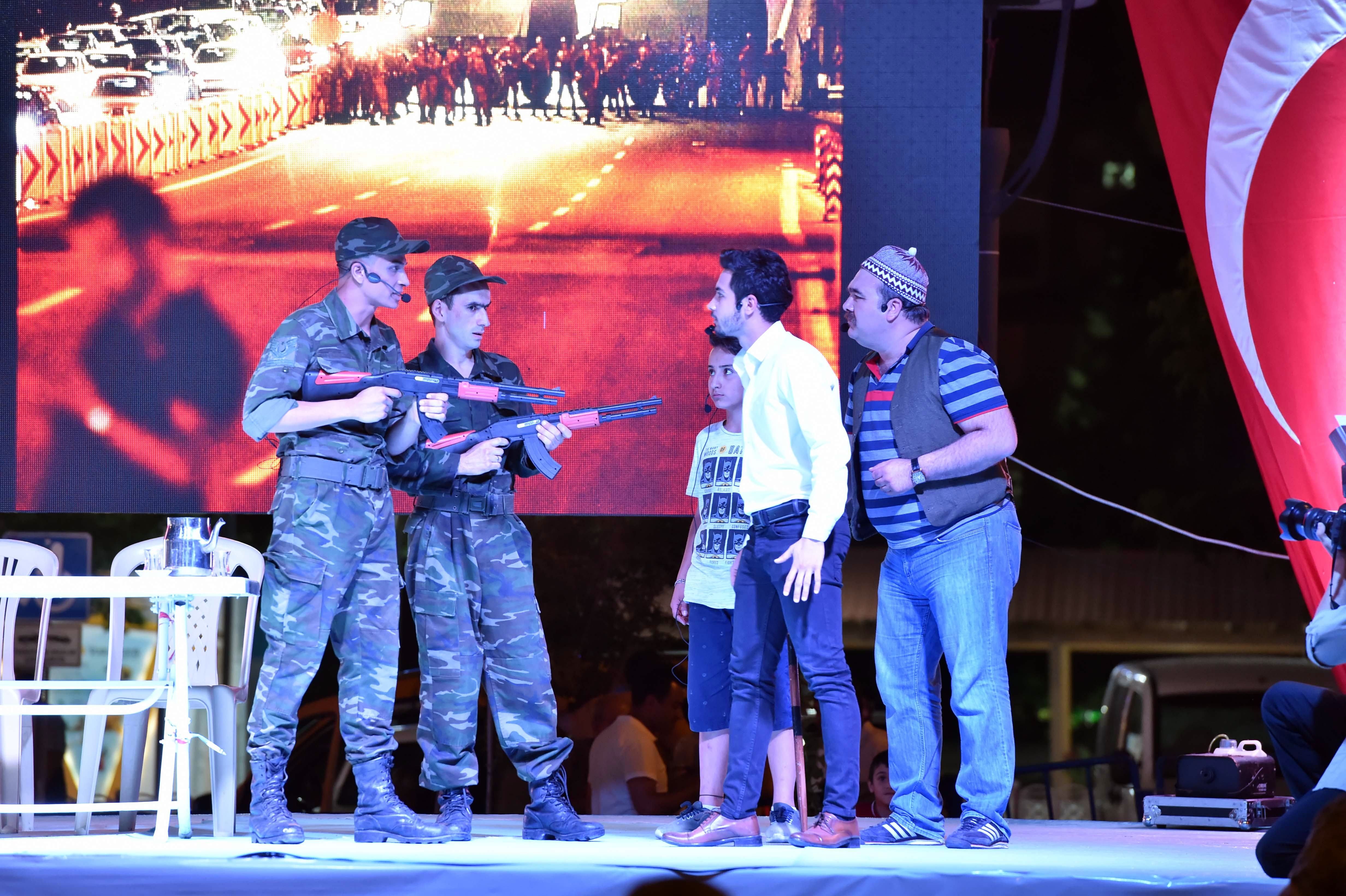 15 TEMMUZ’A ‘ŞEHİR TİYATROSU’ DAMGA VURDU uşak şehir tiyatrosu