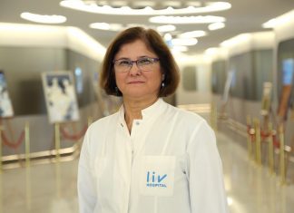 BEBEĞİNDE REFLÜ OLAN ANNELERE 10 ÖNEMLİ TAVSİYE Doç. Dr. Nermin Tansuğ