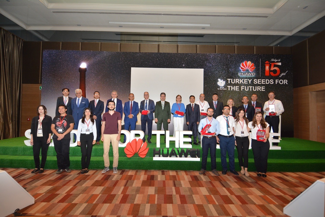 1502870913_Huawei_SFF_Plaket_Toreni_Ogrenciler Huawei SFF Plaket Töreni