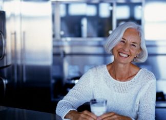 Menopoz döneminde light süt içerek kalsiyum ihtiyacınızı karşılayın Menopoz