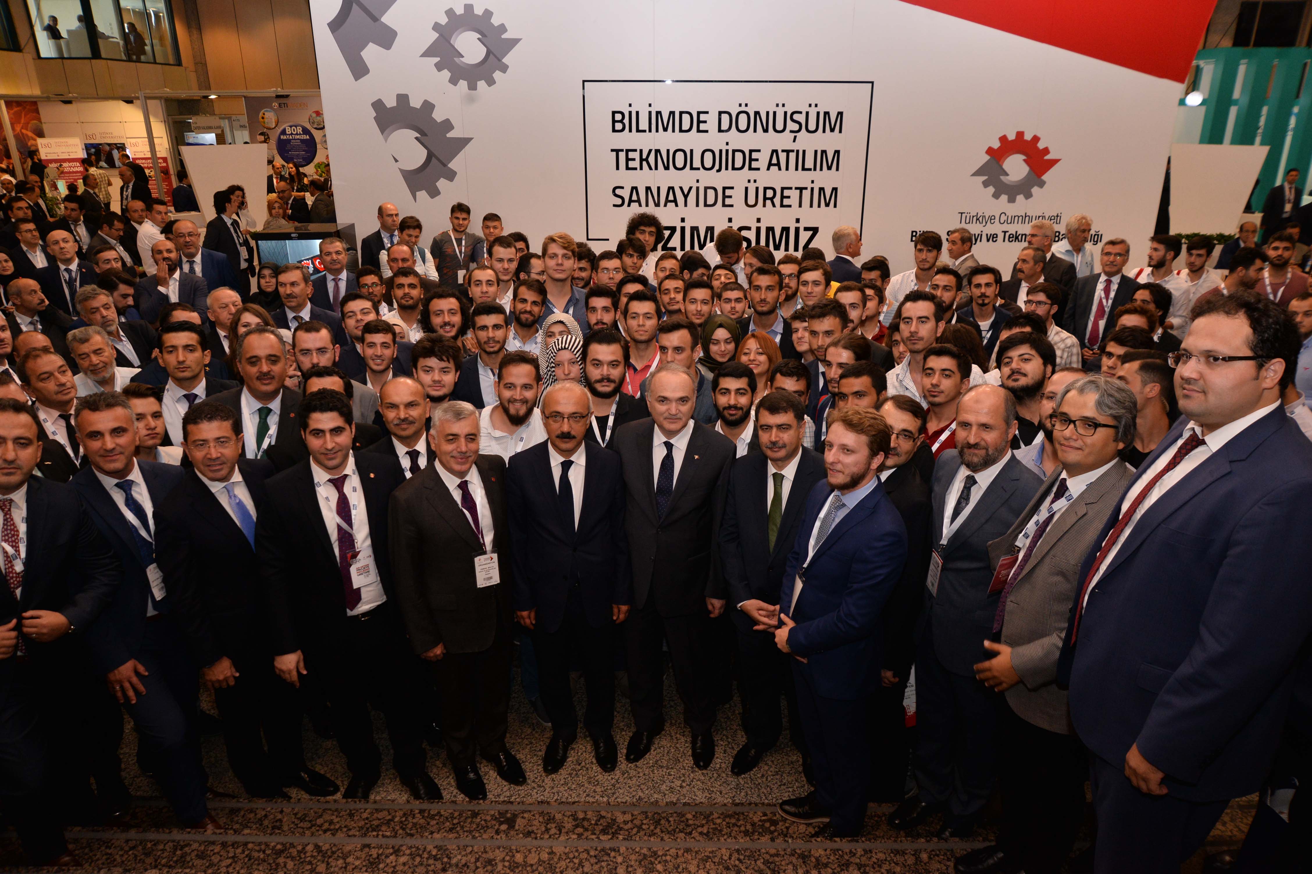 Türkiye’nin Ar-Ge İnovasyon Zirvesi büyük ilgi gördü 2. MMG Ar-Ge İnovasyon Zirvesi ve Sergisi - Protokol