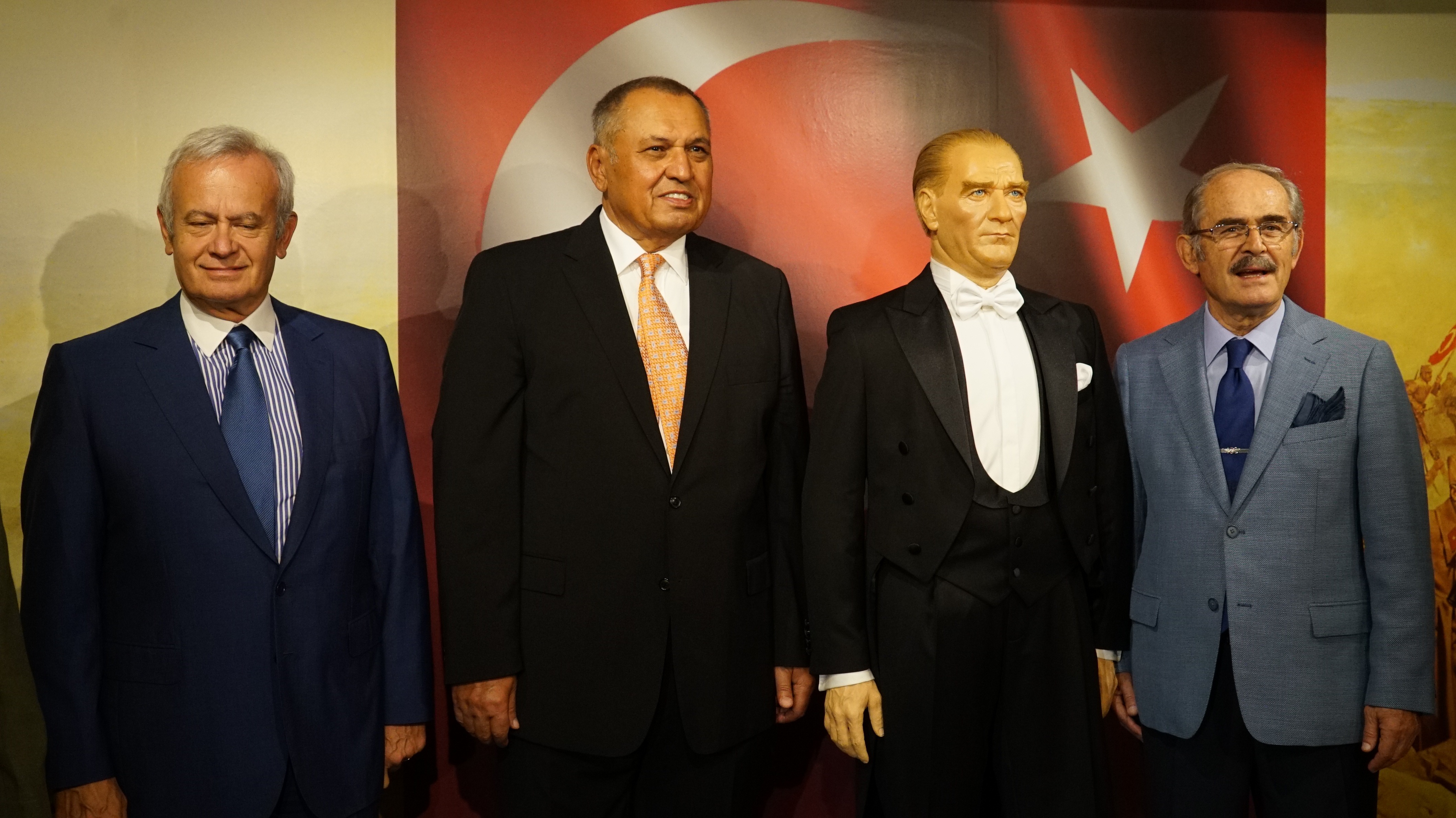 Özdilek Vakfı Yılmaz Büyükerşen Ünlüler Balmumu Heykel Müzesi