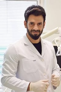 Diş Hekimi Pertev Kökdemir