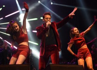 GENÇ Bİ ŞENLİK EĞLENCEYE DOYURDU Edis