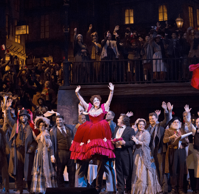 Tutku, komedi ve trajedinin Paris’teki tasviri “La Bohème” 30 Ekim’de Zorlu PSM Studio ekranında! La Boheme