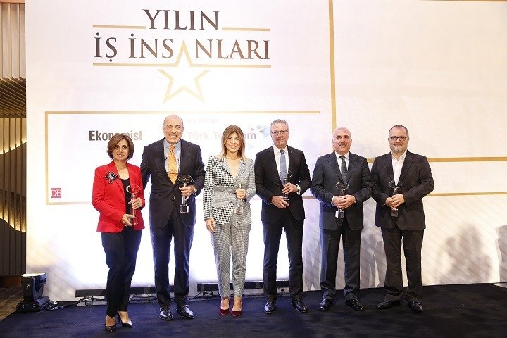 Soldan Sağa: TÜSİAD Eski Başkanı Cansen Başaran Symes, Coca Cola Yönetim Kurulu Başkanı Muhtar Kent, Big Chefs Kurucusu Gamze Cizreli, İş Bankası Genel Müdürü Adnan Bali, Ziraat Bankası Genel Müdürü Hüseyin Aydın, Getir Kurucusu Nazım Salur