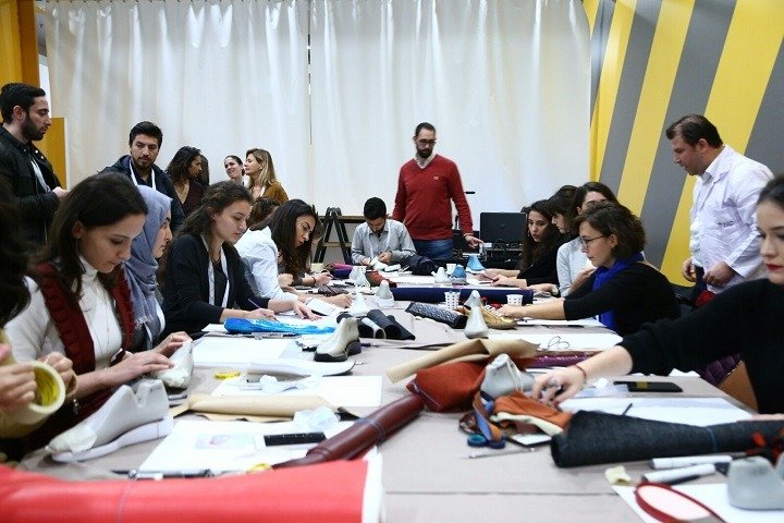 Tasarım Haftası katılımcıları kendi ayakkabılarını tasarladı ayakkabı workshop