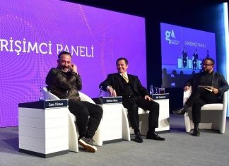 CEM YILMAZ VE MUSTAFA SANDAL G3 FORUM’DA GİRİŞİMCİLERLE BULUŞTU Cem Yılmaz, DenizBank Genel Müdürü Hakan Ateş (ortada) ve TOBB Genç Girişimciler Kurulu Başkanı Ali Sabancı