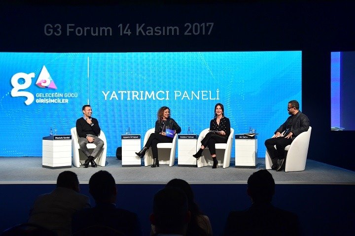 Mustafa Sandal, (Soldan sağa) Turkcell Dijital Servisler ve İş Ortaklıkları Genel Müdür Yardımcısı Ayşem Ertopuz, G3 Platform Başkanı Gülden Yılmaz ve TOBB Genç Girişimciler Kurulu Başkanı Ali Sabancı'nın sorularını yanıtladı.