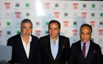 Hamit Demir: “Spora desteğimiz devam edecek” Demir İnşaat Yönetim Kurulu Başkanı Hamit Demir, Sivasspor Kulübü Başkanı Mecnun Otyakmaz, Sivasspor Teknik Direktörü Samet Aybaba