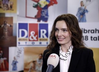 Nil’den kızlara tavsiye: Tek taşınızı kendiniz alın NIL KARAIBRAHIMGIL